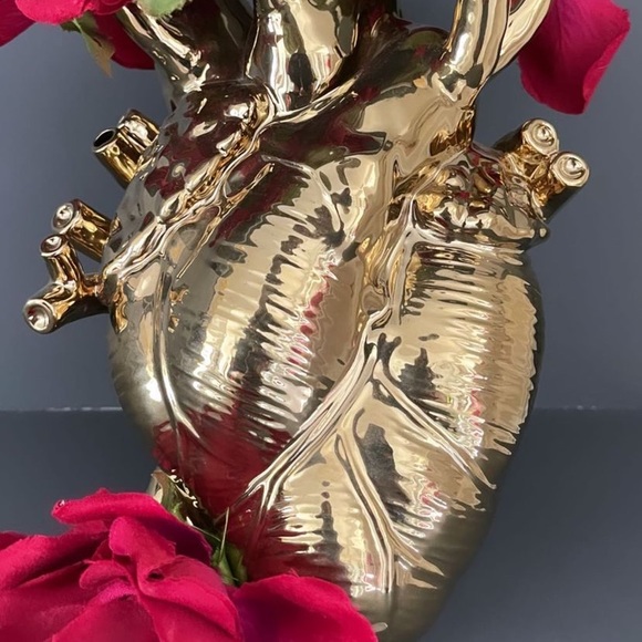 Love in Bloom Vase in Gold Edition - Picture 9 of 9